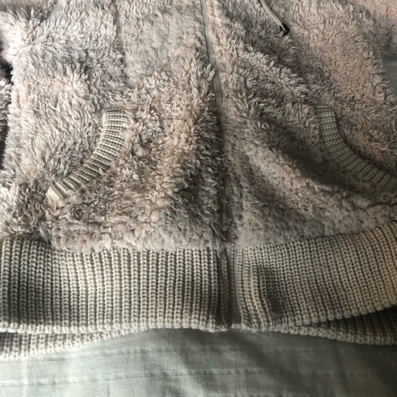 Fuzzy zip up jacket - Picture 3 of 6
